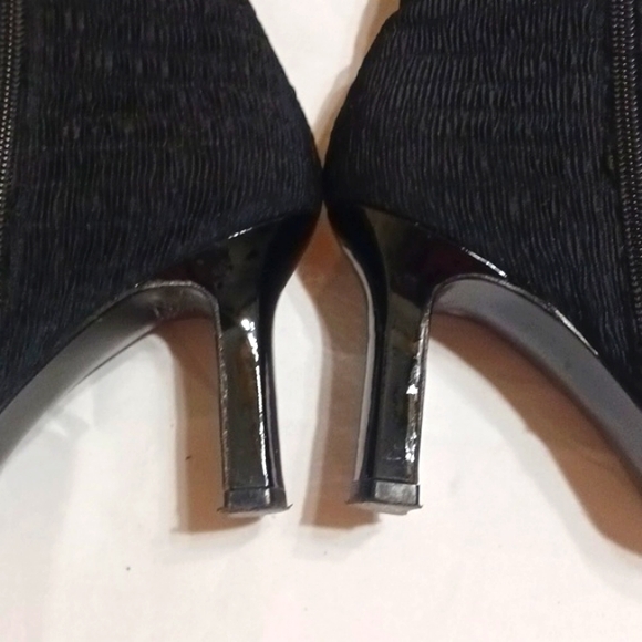 STUART WEITZMAN Black Textured Knee High Heeled Square Toe Boots Size 6 - Picture 4 of 13